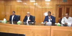محافظ الأقصر يعقد لقاء اليوم المفتوح مع المواطنين.. ويوجه بالدراسة الفورية لكافة الشكاوى المقدمة والرد خلال 48 ساعة