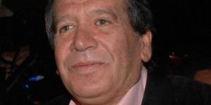 تهشم سيارة المنتج السينمائي محمد مختار بسبب سقوط شجرة عليها داخل نادي رياضي