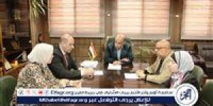 جامعة أسيوط تناقش تطوير البرامج التدريبية وتوسيع الخدمات التعليمية