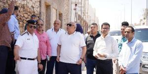 الزملوط يتابع تطوير مدخل مرسى مطروح للتعبير عن هوية المحافظة الحضارية
