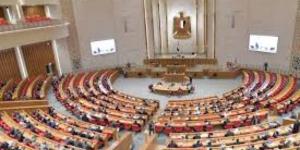 وزير المالية ينفي زيادة رسوم مغادرة البلاد