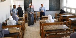 لضمان الشفافية.. محافظ أسوان يتفقد لجان امتحانات الشهادة الثانوية الأزهرية