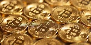 "بيتكوين" تمحو مكاسبها الأخيرة وتهبط لـ61 ألف دولار بفعل توترات الشرق الأوسط