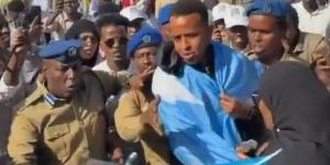 بعد صدمة المونديال.. حكم إنجليزي يطالب الفيفا بـ 100 ألف دولا للحكم عمر أرتان