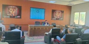 المجلس التنفيذي بالأقصر يناقش ملفات الخدمات ويشدد على إزالة التعديات ورفع 20 طن مخلفات بالضبعية|صور