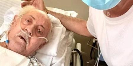 اللحظات الأخيرة فى حياة الفنان عبد العزيز مخيون وتفاصيل مرضه