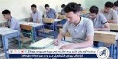 طلاب الشهادة الإعدادية بالقاهرة يؤدون امتحان الجبر والإحصاء في سادس أيام الامتحانات.. اليوم
