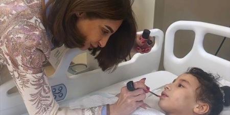أسيل تغادر مستشفى أهل مصر بعد رحلة علاج طويلة.. وطلب بسيط يختتم قصتها المؤثرة