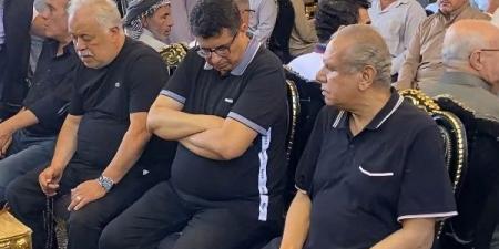 بمسقط رأسه بالبحيرة.. أشرف زكي وفتوح أحمد يقدمان واجب العزاء في وفاة عبد العزيز مخيون