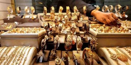 هبوط الذهب يثير التساؤلات.. هل انتهى زمن المكاسب القياسية أم أنها فرصة جديدة للشراء؟