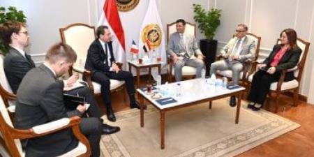 وزير الصناعة يبحث مع سفير فرنسا بناء القدرات المحلية  ونقل التكنولوجيا