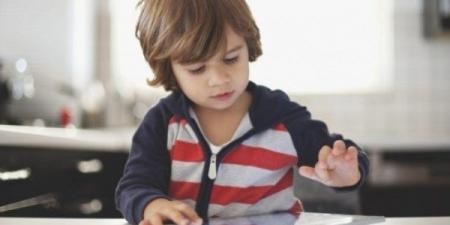 آباء يعانون من تأنيب الضمير.. خبير تربوي يؤكد: لاتوجد طريقة مثالية أو قاعدة ثابتة لتربية الأبناء|فيديو