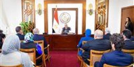 وزير الخارجية يؤكد أهمية تكثيف الجهود الرامية إلى جذب الاستثمارات الأجنبية