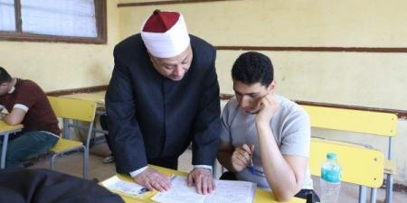 آيات تسهيل الاختبار والتوفيق في الامتحان.. 4 آيات و20 كلمة مُجابة في الليل