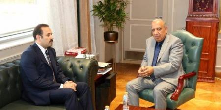 ربط مشروعات طاقة شمسية وبطاريات تخزبن قدرة 2324 ميجاوات على الشبكة بنجع حمادي والواحات