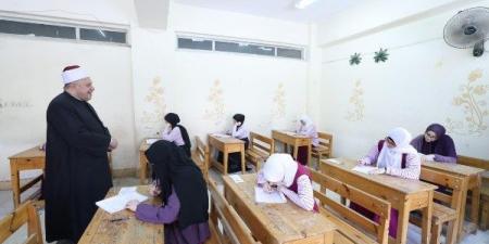 اليوم.. طلاب الأدبي بالثانوية الأزهرية يؤدون امتحان مادة التوحيد