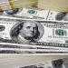 سعر الدولار اليوم يرتفع 34 قرشًا ويتجاوز 52 جنيهًا مجددًا في البنوك