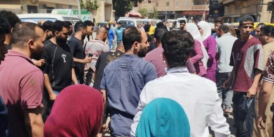 طعنة غادرة أمام مستشفى أوسيم.. شاب يصارع الموت وجهود أمنية لضبط الجاني