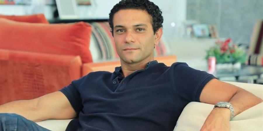 صورة نادره لـ آسر ياسين في مرحلة الشباب
