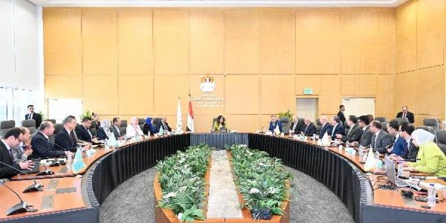 وزيرة الإسكان تتابع موقف مشروعات مياه الشرب والصرف الصحي بمحافظة القليوبية ومدينة العبور