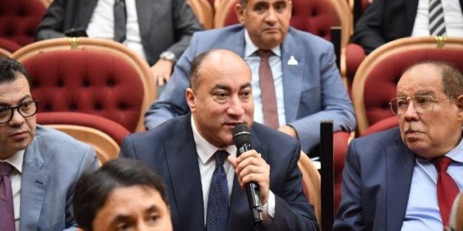 نائب حماة الوطن يطالب بتخفيض أسعار مطار العلمين وإنشاء مدرسة فنية للطيران