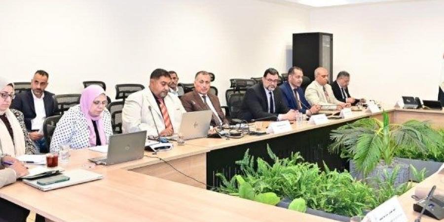 وزير الري يتابع تنفيذ الخطة الاستثمارية الحالية ويستعرض خطة العام المالي 2026/2027