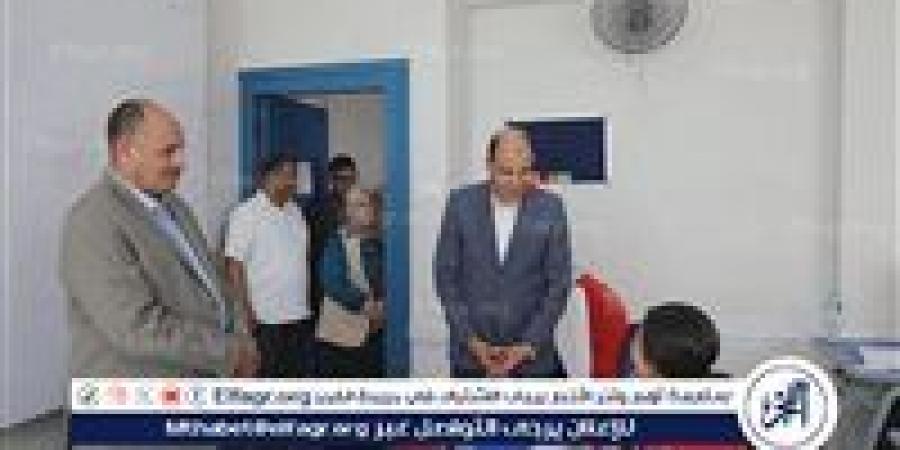 محافظ المنيا يتفقد لجان امتحانات الشهادة الإعدادية ويطمئن على انتظام سير الامتحانات