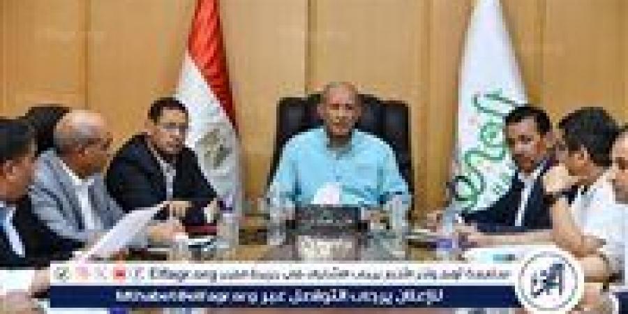 سكرتير عام محافظة الفيوم يتابع آخر المستجدات ونسب الإنجاز بملفي التقنين والتصالح