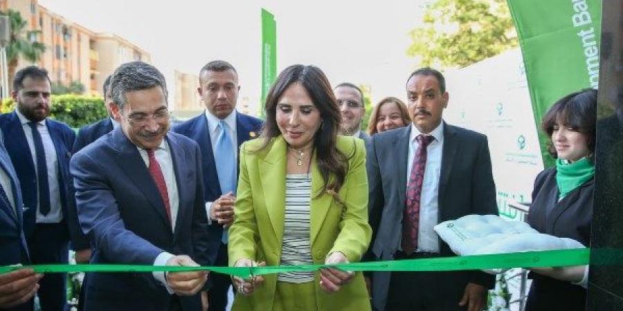 وزيرة الإسكان تفتتح مركز الإسكان المتخصص التابع لبنك التعمير والإسكان بالقاهرة الجديدة