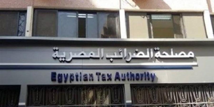 مستشار رئيس مصلحة الضرائب يكشف حقيقة فرض رسوم على مغادرة المواطنين الدولة من المطارات