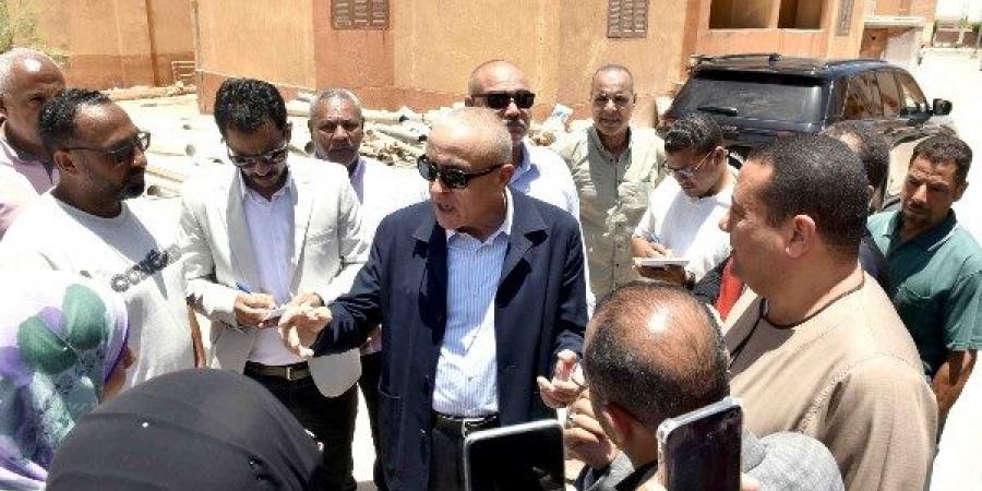 محافظ الأقصر يتفقد مشروع العمارات السكنية بالطود ويوجه بسرعة إنهاء الأعمال المتبقية