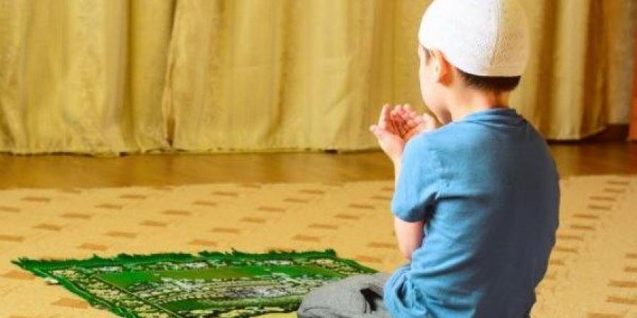 هل يجب تعويد الصبي على الطاعات والعبادات منذ الصغر ؟.. الإفتاء تجيب