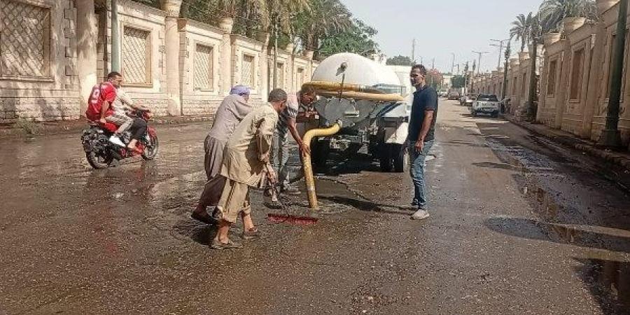لتيسير الحركة المرورية.. جهود مكثفة لمعالجة تسريب مياه أسفل نفق كوبري النيل بالمنيا