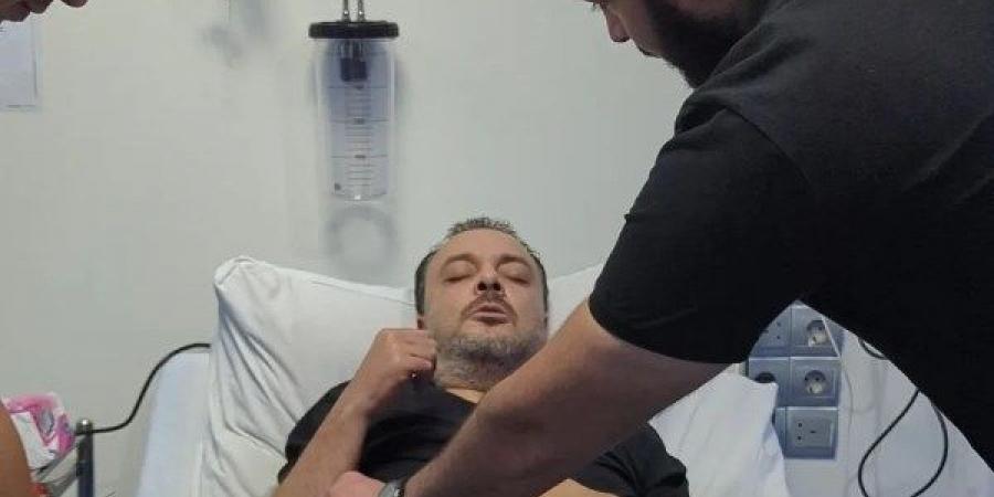 بعد أزمته الصحية.. سامح صفوت يثير الجدل برسالة مؤثرة من المستشفى