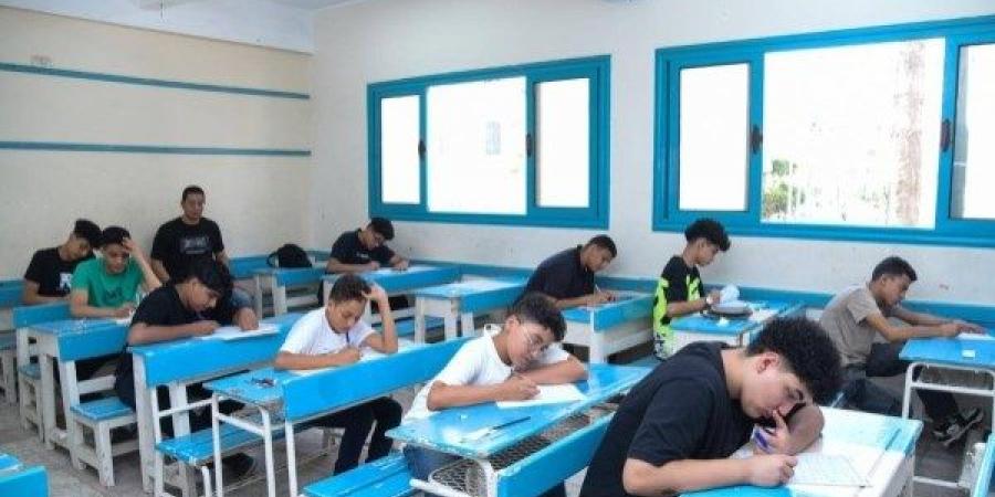 ماذا يحدث في امتحانات الاعدادية؟.. الهندسة بدلا من الرسم في آخر لحظة