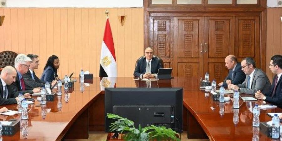 وزير الري يبحث مع البنك الدولي تفعيل الميثاق المائي ودعم دول الندرة المائية