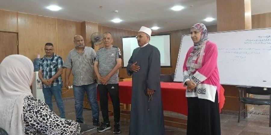 رئيس المنطقة الأزهرية بالإسماعيلية يتابع البرنامج التدريبي لمعلمي الرياضيات الجدد