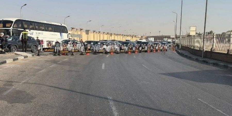 شاهد.. تحويلات مرورية بسبب هبوط أرضي بمحور عبد الحميد بدوي