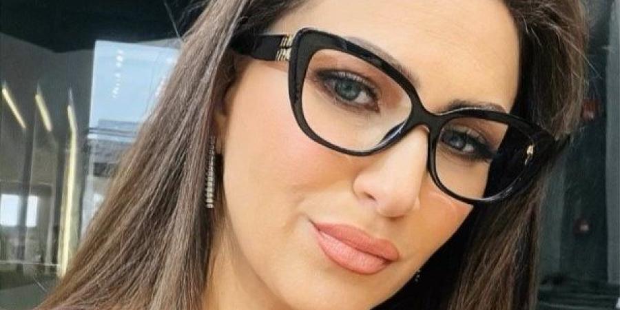 أنوثة وجمال راقٍ.. إيمان عز الدين تسحر العيون بإطلالة ناعمة