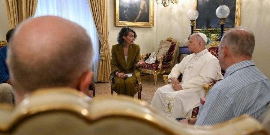 بابا الفاتيكان يلتقي ضحايا الانتهاكات بإسبانيا ويؤكد التزام الكنيسة بمسيرة الشفاء والحماية