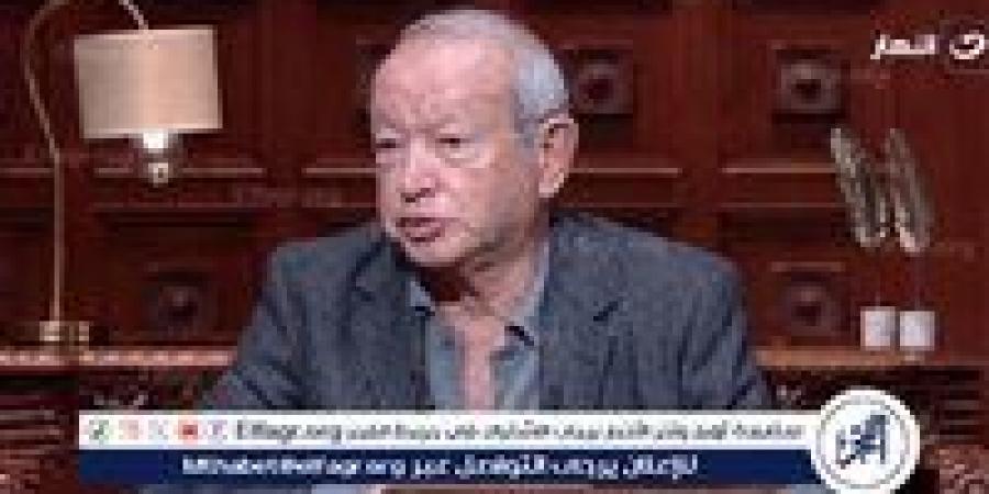 نشأت الديهي يفتح النار على ساويرس بعد تصريحه الأخير: "عيب واختشي يا نجيب"