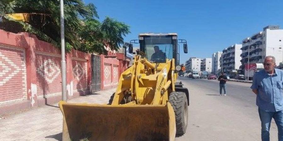 تكثيف أعمال النظافة ورفع المخلفات بالشوارع والميادين ومحيط المدارس ولجان الامتحانات فى بورسعيد