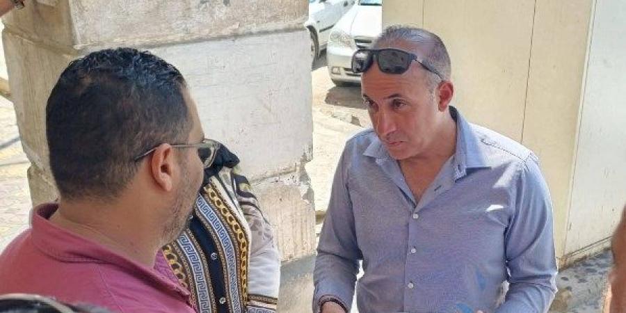 رئيس شرق بورسعيد يقود حملة مكبرة لتشميع محال تجارية مخالفة | صور