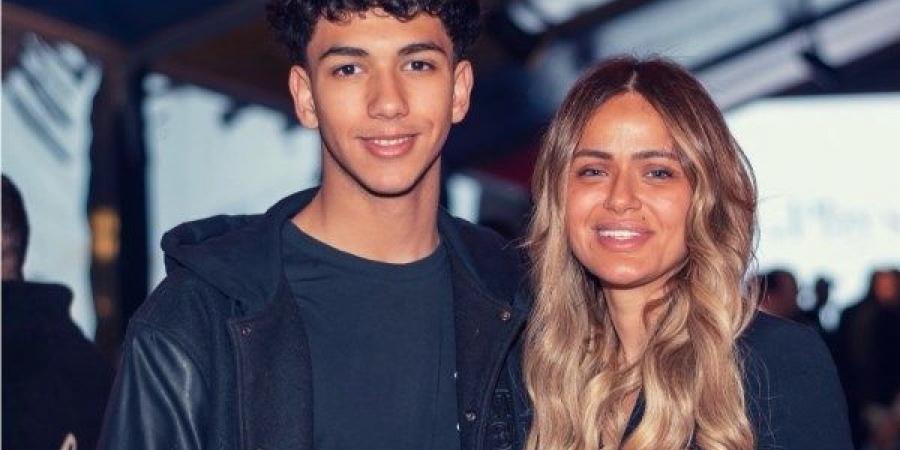زوجة ميدو لنجلها في عيد ميلاده: ربنا يهونها إن شاء الله