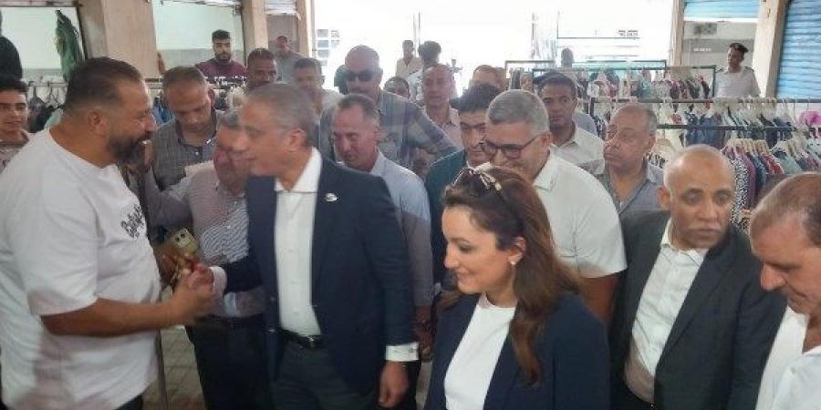 نقلة حضارية لإنهاء العشوائية.. محافظ الجيزة يفتتح سوق بولاق الدكرور الجديد للملابس