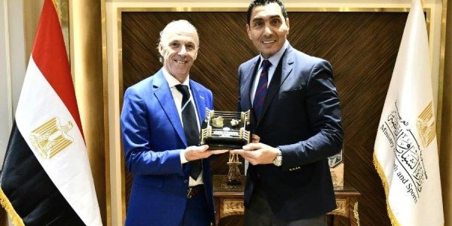 وزير الشباب والرياضة يبحث إدراج الكيك بوكسينج ضمن دورة الألعاب الإفريقية 2027 بمصر