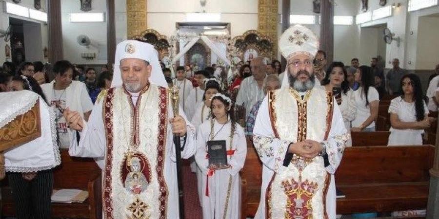 الأنبا بشارة يترأس قداس المناولة الاحتفالية بكنيسة العائلة المقدّسة بملوي