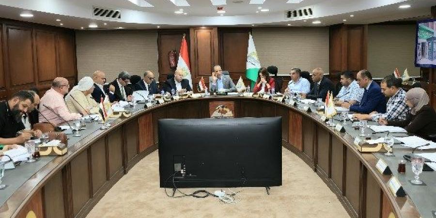 محافظ الجيزة يترأس اجتماع مجلس أمناء سوق الجملة بمدينة السادس من أكتوبر ويوجه بتعظيم موارده