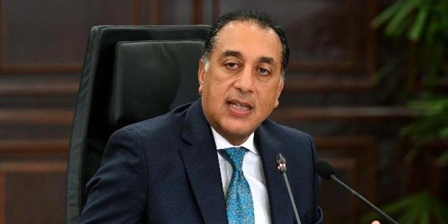 رئيس الوزراء يتابع موقف تنفيذ المشروعات الخدمية والتنموية بالوادي الجديد