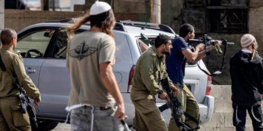 إصابة فلسطيني واعتقال آخر عقب هجوم للمستوطنين على منطقة عين الحلوة بالأغوار